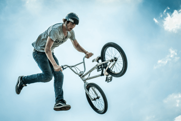 Controle no Ar: Como Fazer Saltos Perfeitos no BMX